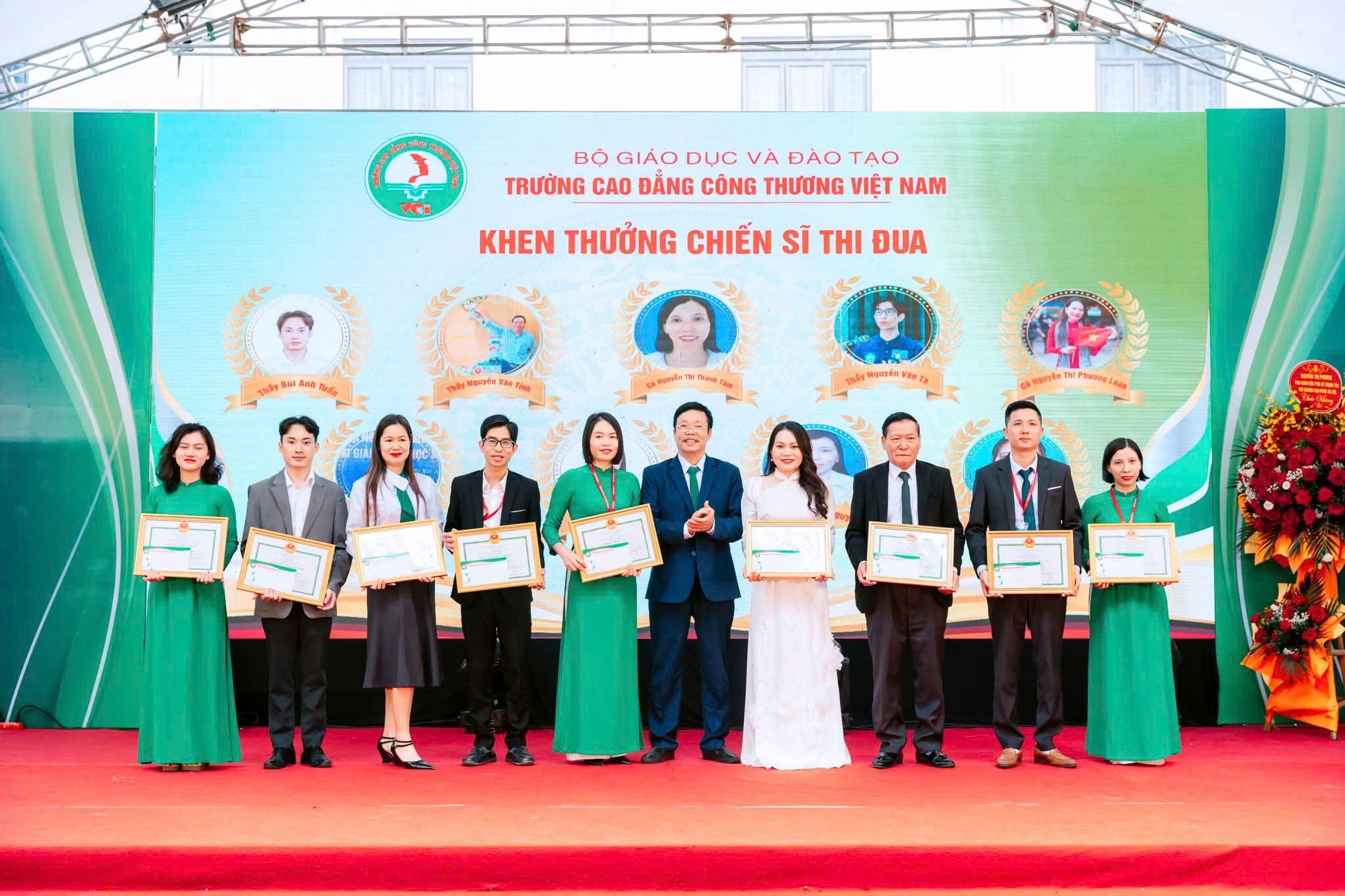 Nhà giáo ưu tú, PGS.TS Nguyễn Thành Vinh, Hiệu trưởng VCI trao tặng danh hiệu Chiến sĩ thi đua cơ sở