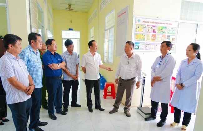 Đoàn công tác tỉnh Cà Mau làm việc với phường Láng Tròn, Giá Rai