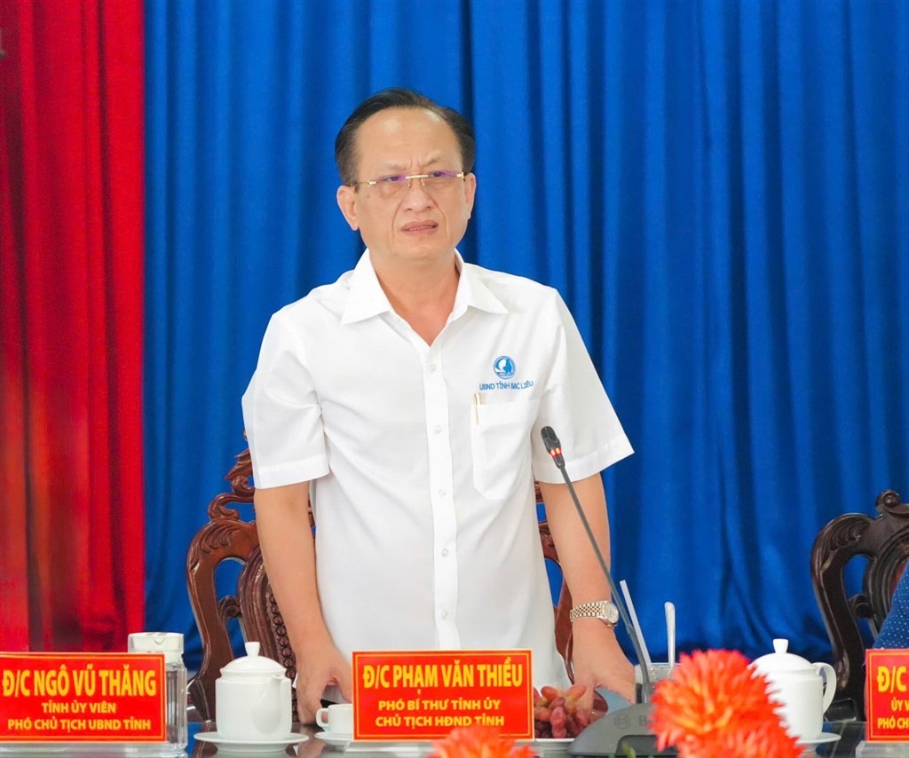 Chủ tịch HĐND tỉnh Cà Mau Phạm Văn Thiều phát biểu chỉ đạo tại buổi làm việc với Đảng ủy phường Láng Tròn và phường Giá Rai. Chủ tịch HĐND tỉnh Cà Mau Phạm Văn Thiều phát biểu chỉ đạo tại buổi làm việc với Đảng ủy phường Láng Tròn và phường Giá Rai.