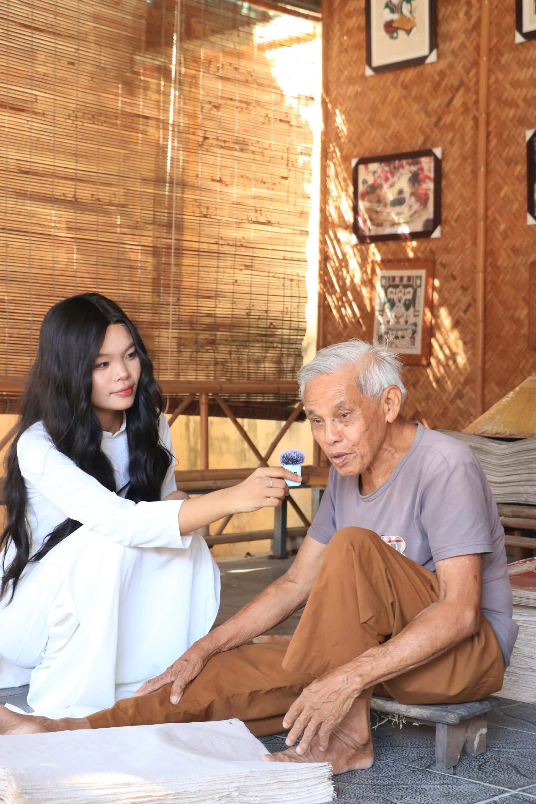 Cụ Nguyễn Đăng Chế chia sẻ về quy trình làm ra một tác phẩm tranh Đông Hồ