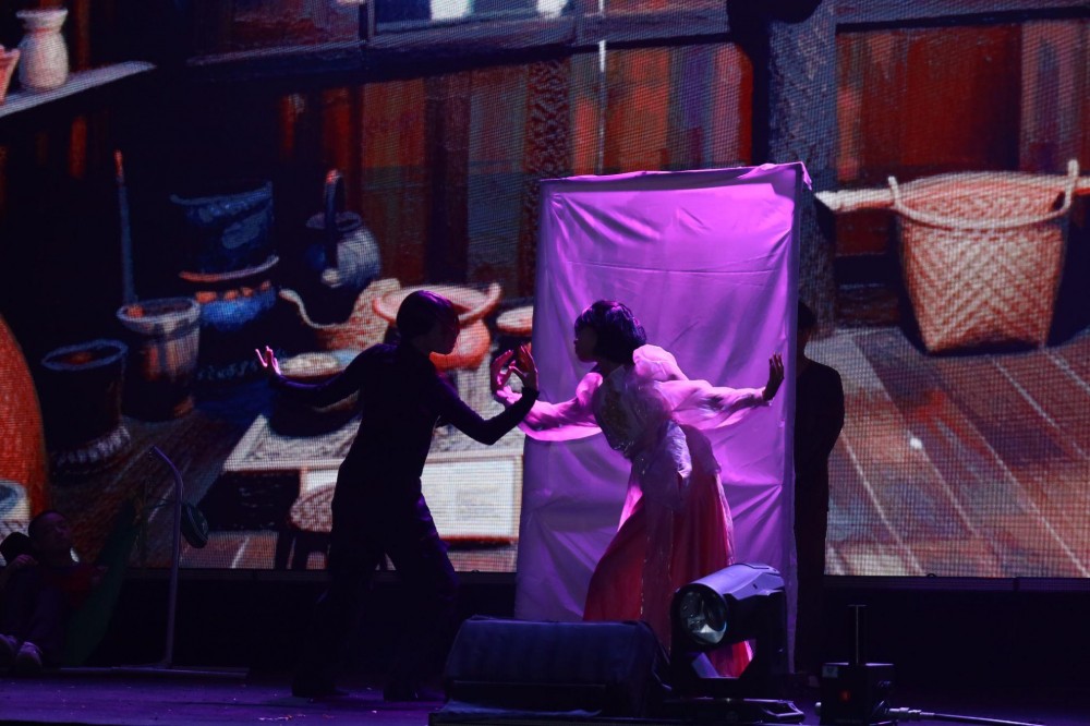 Tiết mục của học sinh khối chuyên Nga