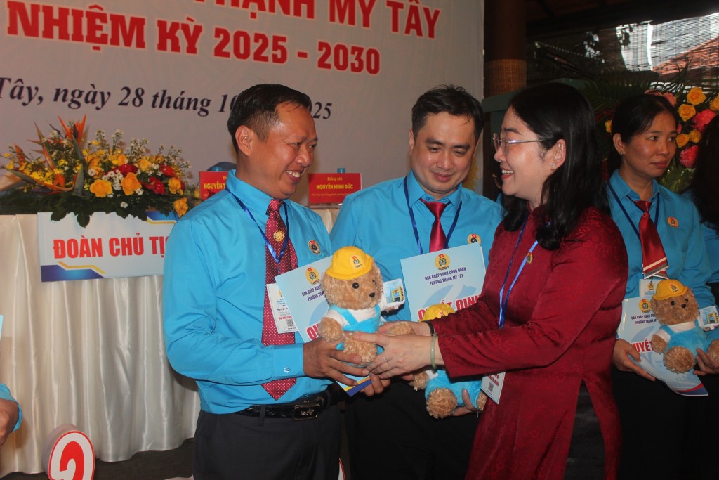 Nhà nước và các tổ chức chính trị - xã hội cần có chính sách đồng bộ phát triển giai cấp công nhân