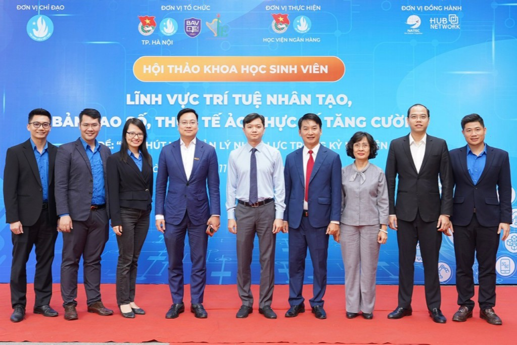 Các vị đại biểu chụp ảnh lưu niệm tại chương trình