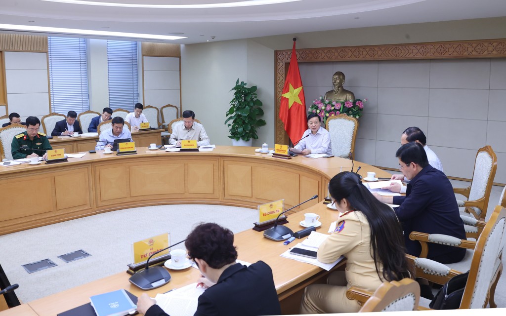 Phó Thủ tướng Trần Hồng Hà chủ trì cuộc họp về lộ trình áp dụng quy chuẩn kỹ thuật quốc gia đối với khí thải xe ô tô tham gia giao thông đường bộ - Ảnh: VGP/Minh Khôi Phó Thủ tướng Trần Hồng Hà chủ trì cuộc họp về lộ trình áp dụng quy chuẩn kỹ thuật quốc gia đối với khí thải xe ô tô tham gia giao thông đường bộ - Ảnh: VGP/Minh Khôi