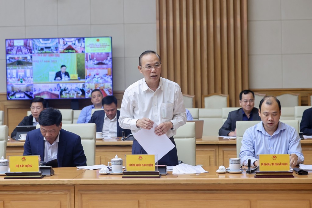 Thứ trưởng Bộ Nông nghiệp và Môi trường Phùng Đức Tiến báo cáo tại cuộc họp - Ảnh: VGP/Nhật Bắc