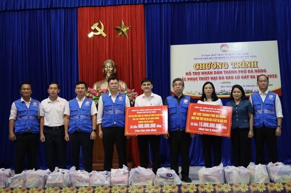 TP Hồ Chí Minh hỗ trợ kinh phí 15 tỷ đồng cho đồng bào Đà Nẵng nhằm khắc phục thiệt hại do bão lũ gây ra