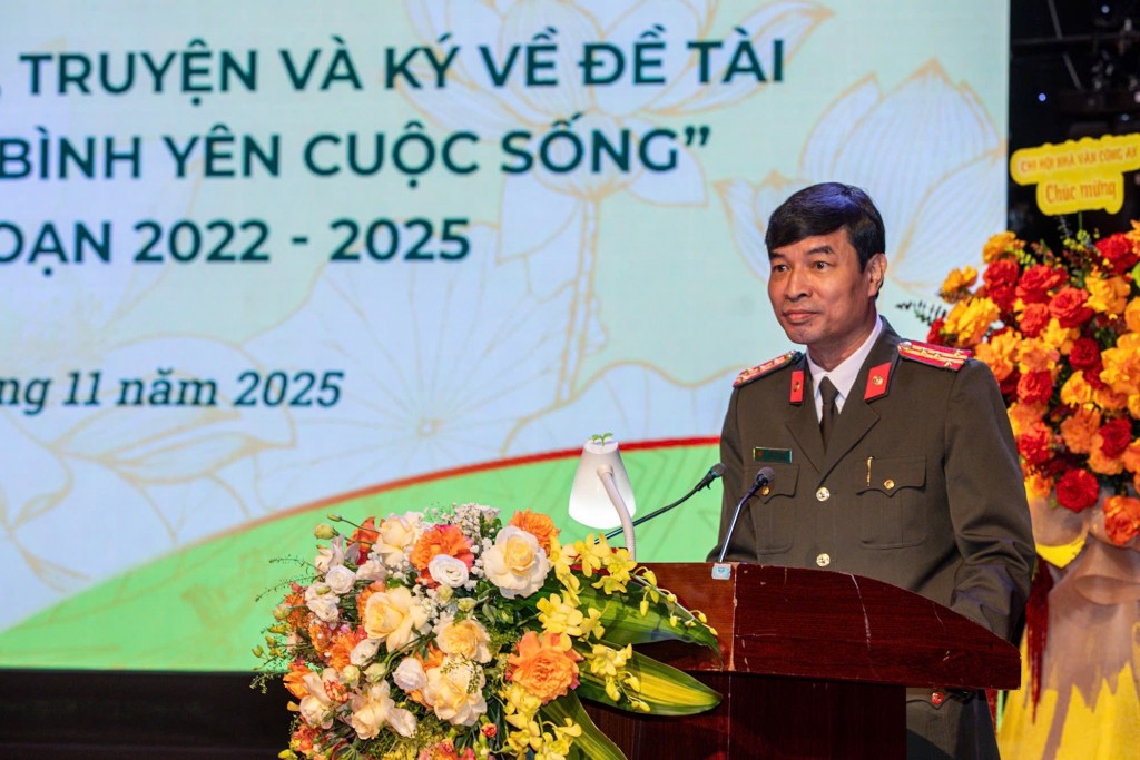 Đại tá Trần Cao Kiều, Phó Cục trưởng Cục Truyền thông CAND, Giám đốc NXB CAND phát biểu tổng kết cuộc thi Đại tá Trần Cao Kiều, Phó Cục trưởng Cục Truyền thông CAND, Giám đốc NXB CAND phát biểu tổng kết cuộc thi