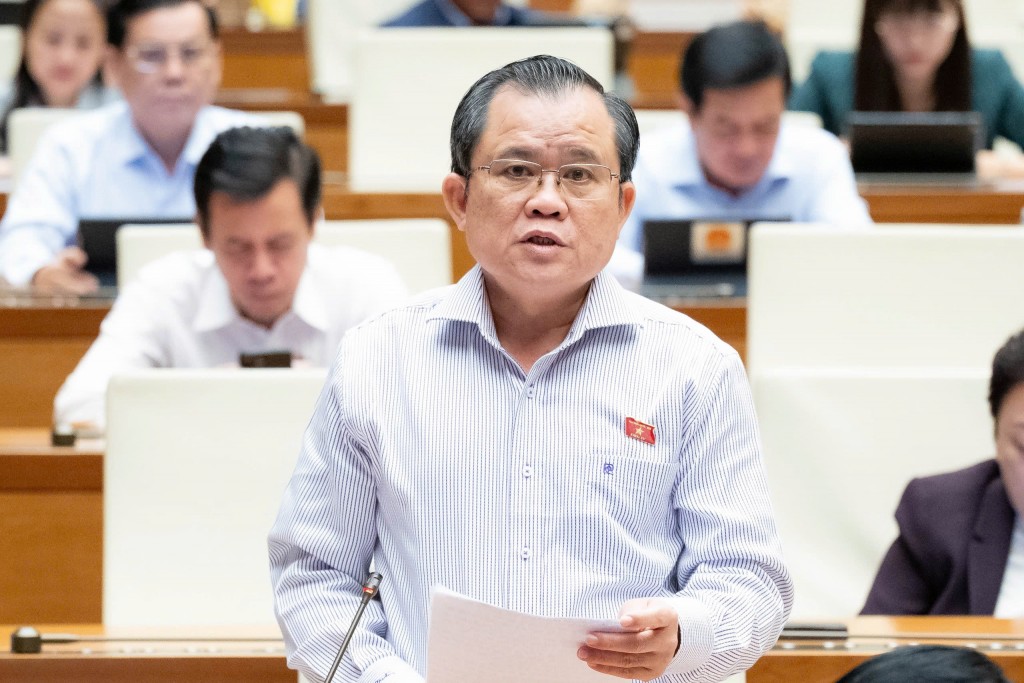 Đại biểu Nguyễn Tâm Hùng (Đoàn ĐBQH TP Hồ Chí Minh) Đại biểu Nguyễn Tâm Hùng (Đoàn ĐBQH TP Hồ Chí Minh)