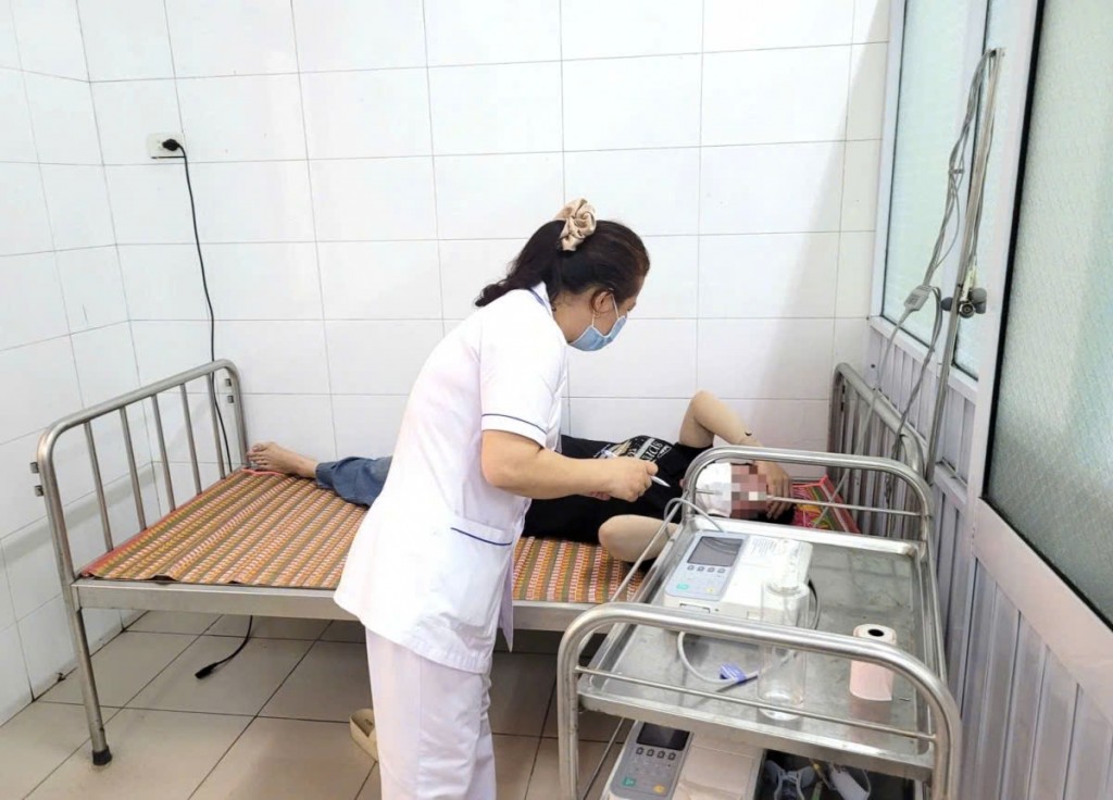 Nhiều công nhân đang được điều trị tích cực tại trung tâm y tế (Ảnh: Sở Y tế) Nhiều công nhân đang được điều trị tích cực tại trung tâm y tế (Ảnh: Sở Y tế)