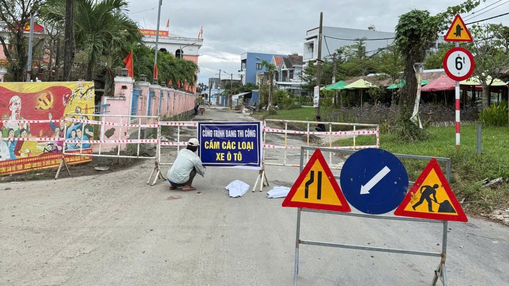 Đường làng cạnh Trạm BOT Quốc lộ 1 lại hư hỏng như cơm bữa Đường làng cạnh Trạm BOT Quốc lộ 1 lại hư hỏng như cơm bữa