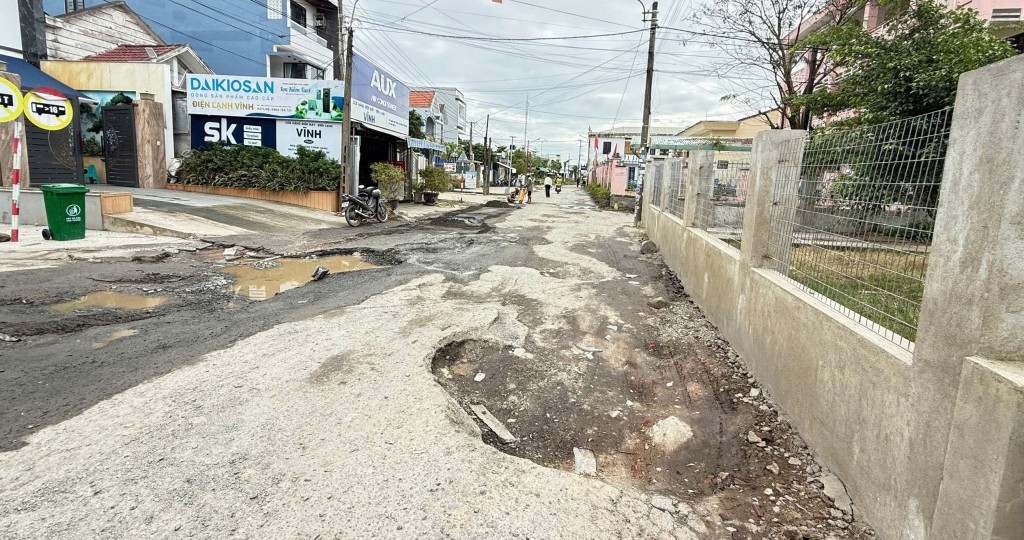 Đà Nẵng: Đường cạnh Trạm BOT Quốc lộ 1 lại hư hỏng sau lũ Đà Nẵng: Đường cạnh Trạm BOT Quốc lộ 1 lại hư hỏng sau lũ