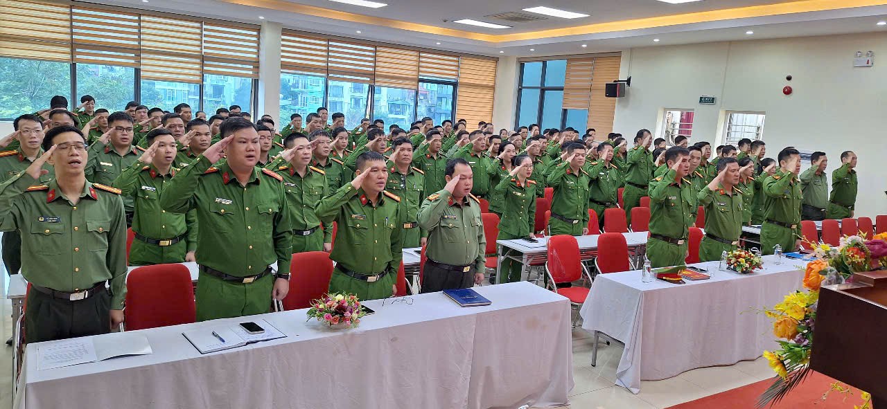 Các đại biểu dự buổi lễ