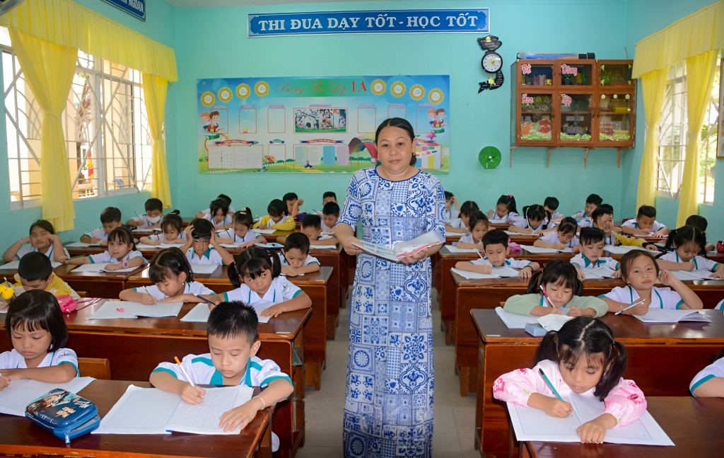 Giáo viên và học sinh nỗ lực thi đua dạy tốt, học tốt