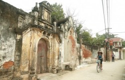 Giữ hồn làng cổ qua nét cọ