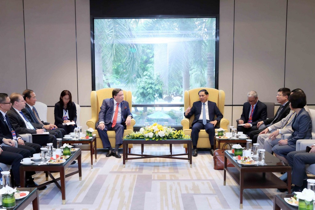 Phó Thủ tướng Bùi Thanh Sơn tiếp đoàn doanh Hoa Kỳ - Ảnh: VGP/Hải Minh Phó Thủ tướng Bùi Thanh Sơn tiếp đoàn doanh Hoa Kỳ - Ảnh: VGP/Hải Minh