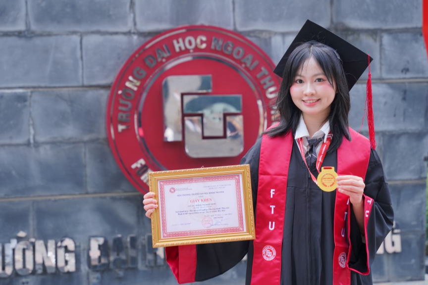 Thủ khoa xuất sắc Hoàng Thị Minh Hạnh Thủ khoa xuất sắc Hoàng Thị Minh Hạnh