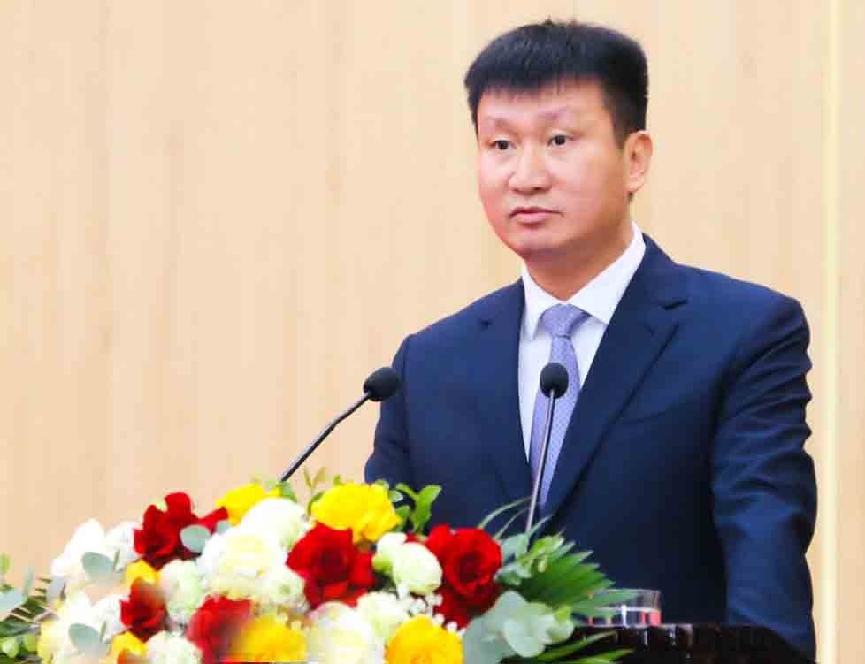 Đồng chí Phó Bí thư Tỉnh ủy Ninh Bình Trần Huy Tuấn phát biểu nhận nhiệm vụ.