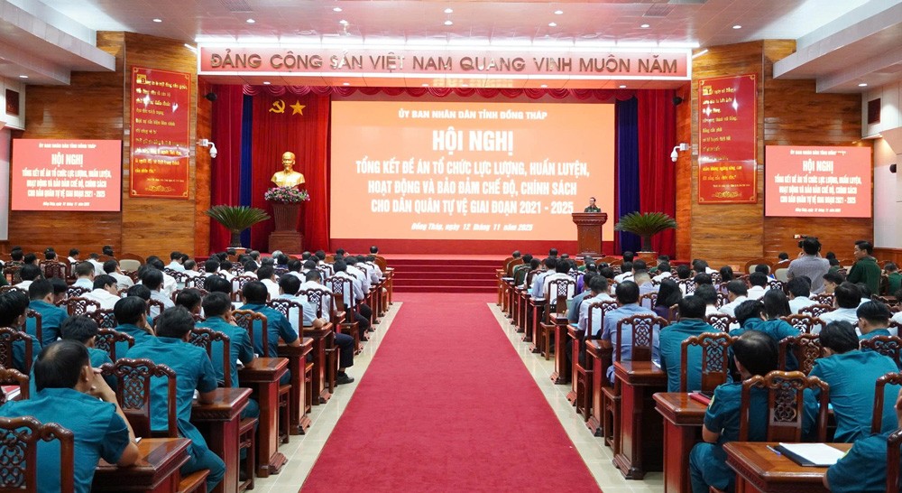 Toàn cảnh Hội nghị Tổng kết Đề án về tổ chức lực lượng, huấn luyện, hoạt động và bảo đảm chế độ, chính sách cho Dân quân tự vệ giai đoạn 2021 - 2025 trên địa bàn tỉnh Đồng Tháp