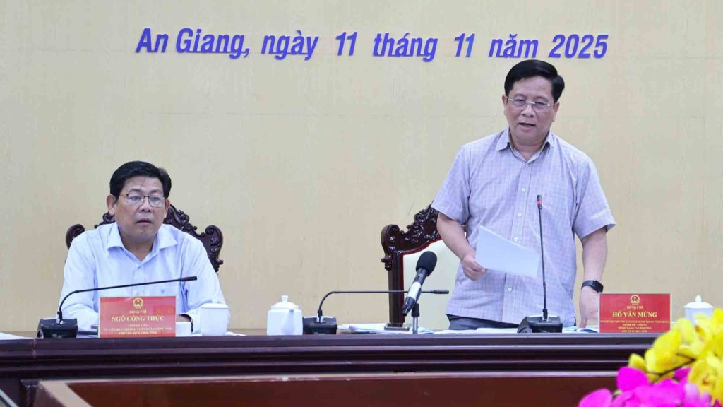 Chủ tịch UBND tỉnh Hồ Văn Mừng phát biểu tại cuộc họp (ảnh: Như Ngọc)