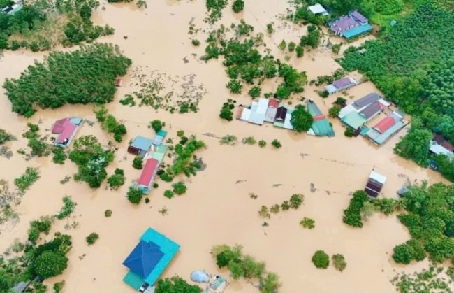 Khẩn trương đánh giá thiệt hại và khắc phục nhanh hậu quả bão, lũ tại Trung Bộ