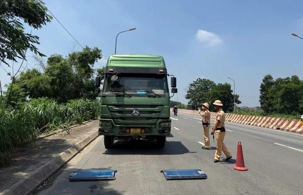 Mạnh tay xử lý những “hung thần" gây ô nhiễm đường phố Hà Nội