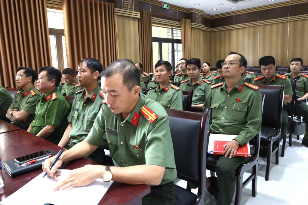 đội ngũ biên tập viên đã ứng dụng  ạnh mẽ công nghệ, 