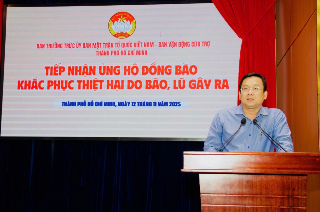 Phó Chủ tịch Ủy ban MTTQ Việt Nam TP Hồ Chí Minh Phan Hồng Ân phát biểu tại buổi lễ tiếp nhận Phó Chủ tịch Ủy ban MTTQ Việt Nam TP Hồ Chí Minh Phan Hồng Ân phát biểu tại buổi lễ tiếp nhận