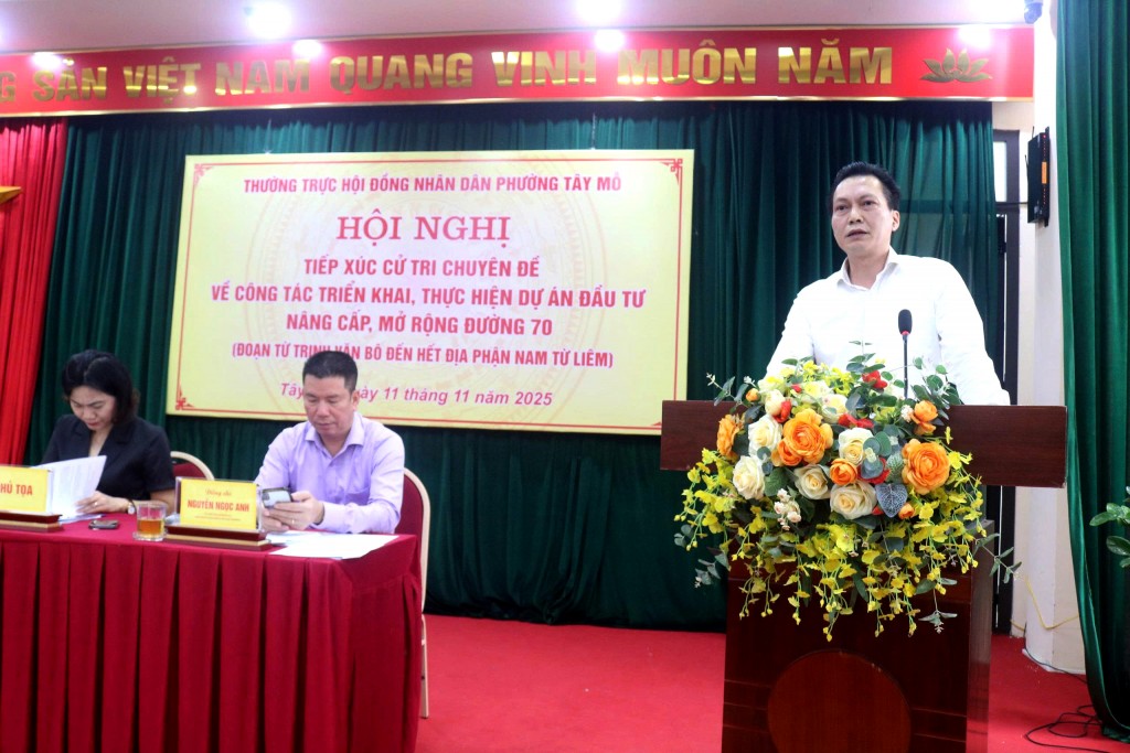 Phó Chủ tịch UBND phường Tây Mỗ Nguyễn Tiến Hùng phát biểu tại hội nghị