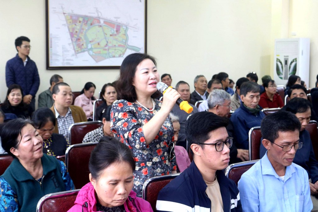 Các cư tri phường Tây Mỗ phát biểu ý kiến tại hội nghị