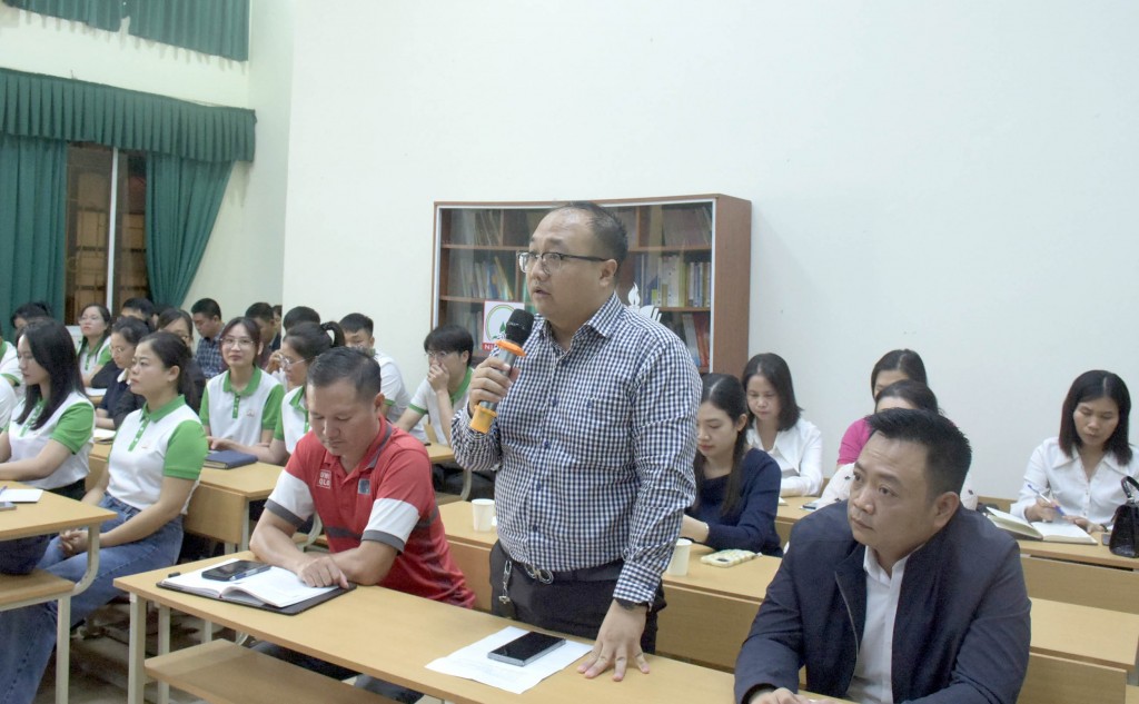 Anh Nguyễn Vũ Quang đặt câu hỏi tới các chuyên gia