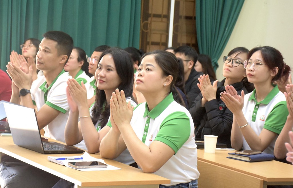 CNVCLĐ phường Phúc Lợi tham dự buổi Đối thoại, giao lưu