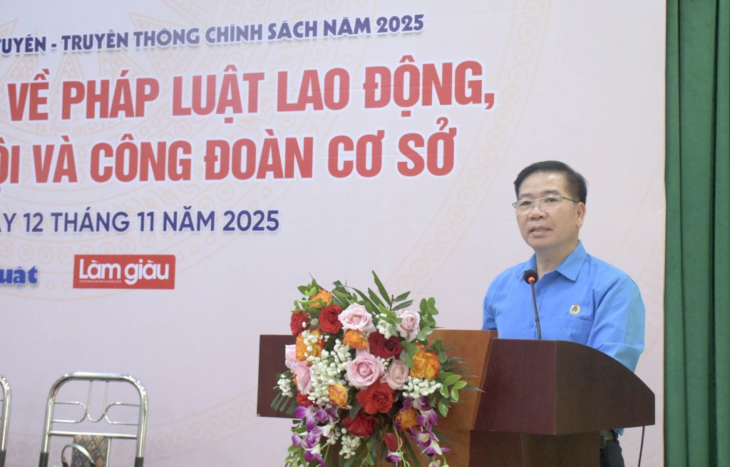 Đồng chí Nguyễn Huy Khánh, Phó Chủ tịch LĐLĐ Thành phố phát biểu chỉ đạo tại buổi Đối thoại, giao lưu