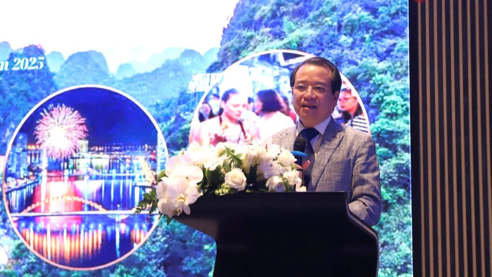 TS. Hà Văn Siêu, Phó Cục trưởng Cục Du lịch Quốc gia Việt Nam phát biểu tại Hội thảo TS. Hà Văn Siêu, Phó Cục trưởng Cục Du lịch Quốc gia Việt Nam phát biểu tại Hội thảo
