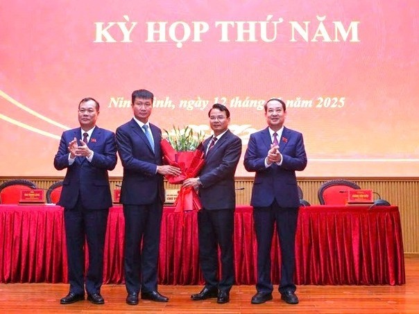 Ông Trần Huy Tuấn làm Chủ tịch UBND tỉnh Ninh Bình