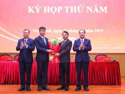 Ông Trần Huy Tuấn làm Chủ tịch UBND tỉnh Ninh Bình