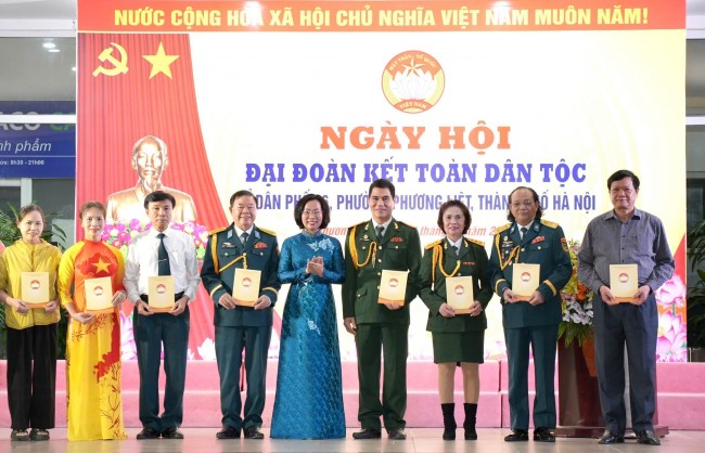 Ấm áp nghĩa tình Ngày hội Đại đoàn kết phường Phương Liệt