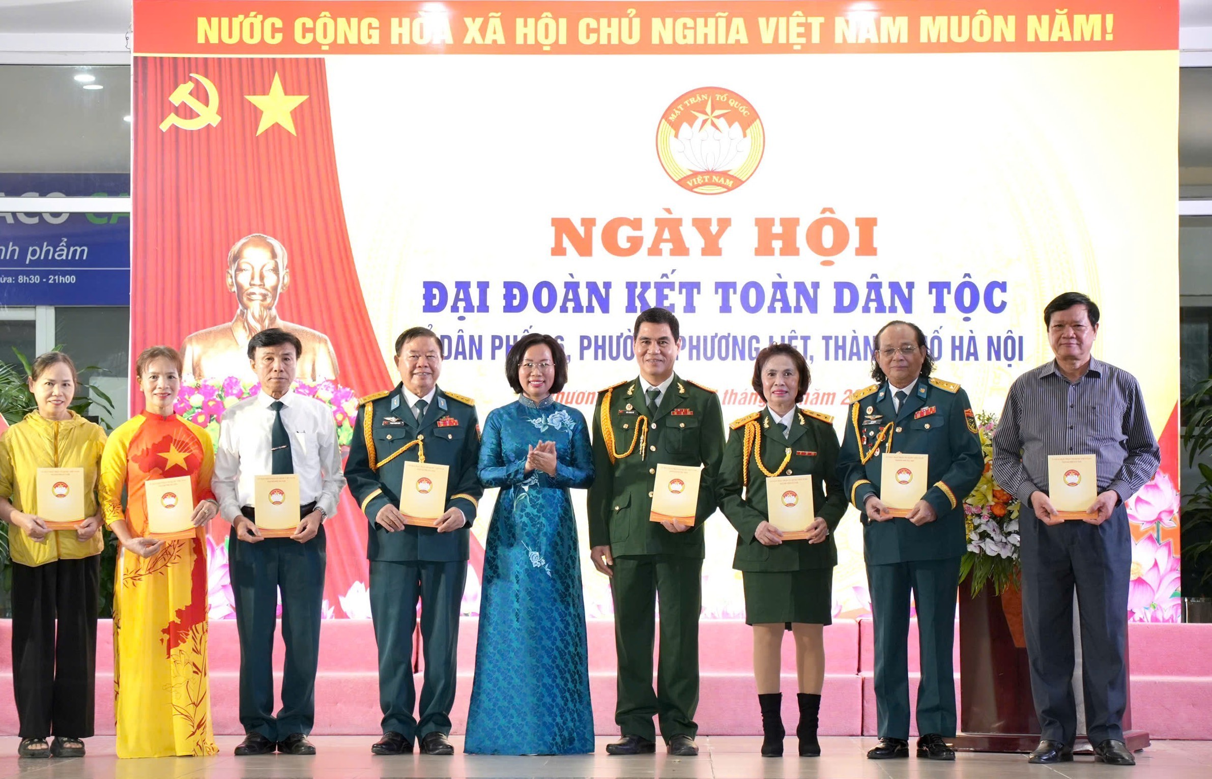 Ấm áp nghĩa tình Ngày hội Đại đoàn kết phường Phương Liệt