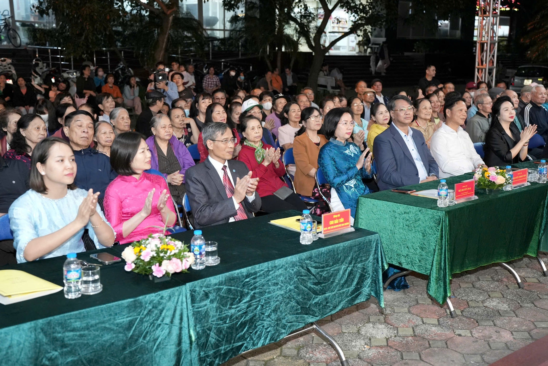 Ấm áp nghĩa tình Ngày hội Đại đoàn kết phường Phương Liệt Ấm áp nghĩa tình Ngày hội Đại đoàn kết phường Phương Liệt