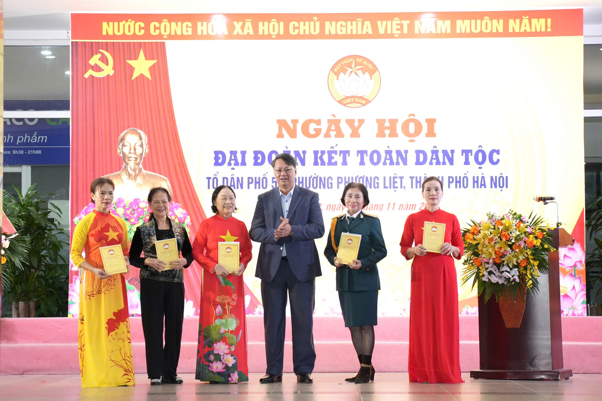 Ấm áp nghĩa tình Ngày hội Đại đoàn kết phường Phương Liệt Ấm áp nghĩa tình Ngày hội Đại đoàn kết phường Phương Liệt