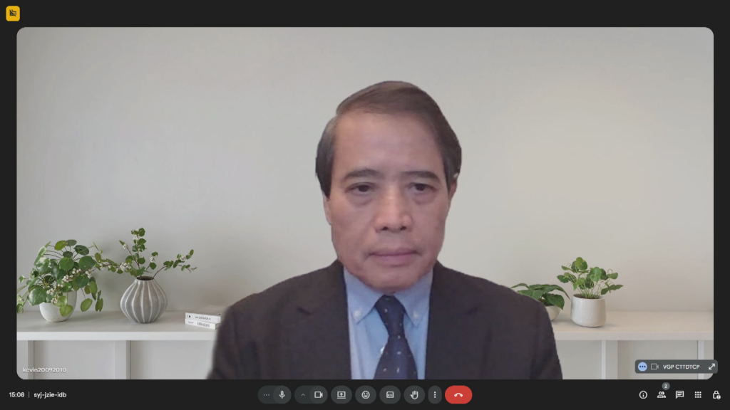 GS.TS. Vũ Minh Khương tham gia tọa đàm từ Singapore (ảnh chụp qua màn hình) GS.TS. Vũ Minh Khương tham gia tọa đàm từ Singapore (ảnh chụp qua màn hình)