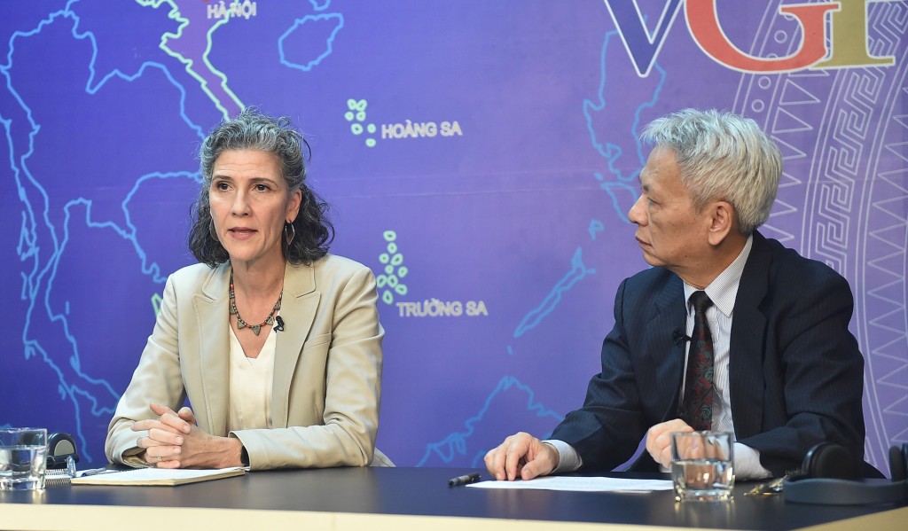 Trưởng đại diện UNDP Ramla Khalidi: Tôi tin rằng Việt Nam đã làm rất tốt trong việc thực hiện các Mục tiêu Phát triển Bền vững (SDGs), và hiện nay đang ở vị thế thuận lợi để tiếp tục tiến bước, hướng tới hoàn thành toàn bộ các mục tiêu này - Ảnh: VGP/Giang Thanh Trưởng đại diện UNDP Ramla Khalidi: Tôi tin rằng Việt Nam đã làm rất tốt trong việc thực hiện các Mục tiêu Phát triển Bền vững (SDGs), và hiện nay đang ở vị thế thuận lợi để tiếp tục tiến bước, hướng tới hoàn thành toàn bộ các mục tiêu này - Ảnh: VGP/Giang Thanh