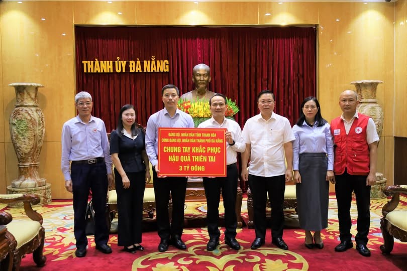 Thanh Hoá trao 3 tỷ đồng hỗ trợ Đà Nẵng khắc phục hậu quả mưa lũ. Thanh Hoá trao 3 tỷ đồng hỗ trợ Đà Nẵng khắc phục hậu quả mưa lũ.