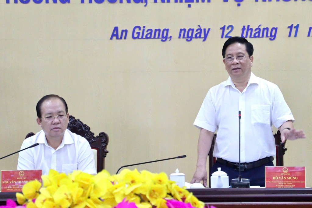 Ủy viên dự khuyết Ban Chấp hành Trung ương Đảng, Phó Bí thư Tỉnh ủy, Chủ tịch UBND tỉnh An Giang Hồ Văn Mừng phát biểu tại hội nghị (ảnh: Như Ngọc)