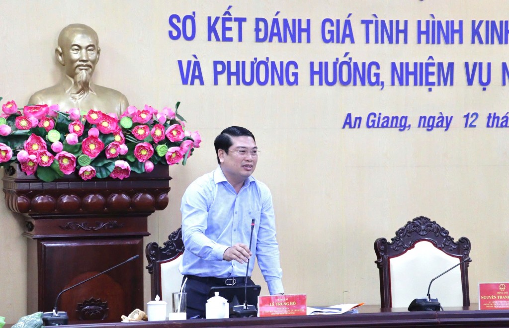 Tỉnh ủy viên, Phó Chủ tịch UBND tỉnh An Giang Lê Trung Hồ phát biểu tại hội nghị (ảnh: Như Ngọc)