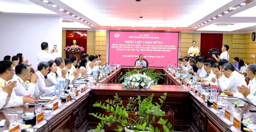 Quang cảnh buổi làm việc