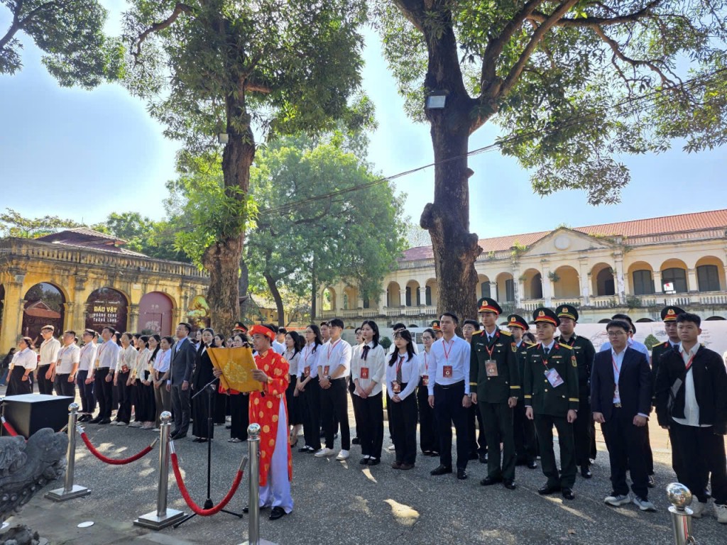 95 thủ khoa tiêu biểu của Thủ đô báo công dâng Bác 95 thủ khoa tiêu biểu của Thủ đô báo công dâng Bác