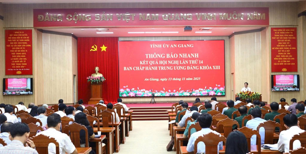 Các đại biểu dự hội nghị tại điểm cầu Tỉnh ủy An Giang (ảnh: Thu Anh)