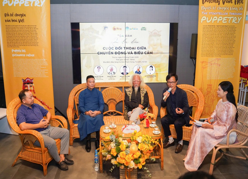 Trong khuôn khổ chương trình còn diễn ra buổi tọa đàm “Rối độc diễn – Cuộc đối thoại giữa chuyển động và biểu cảm” với sự chia sẻ của các nghệ nhân, nghệ sĩ