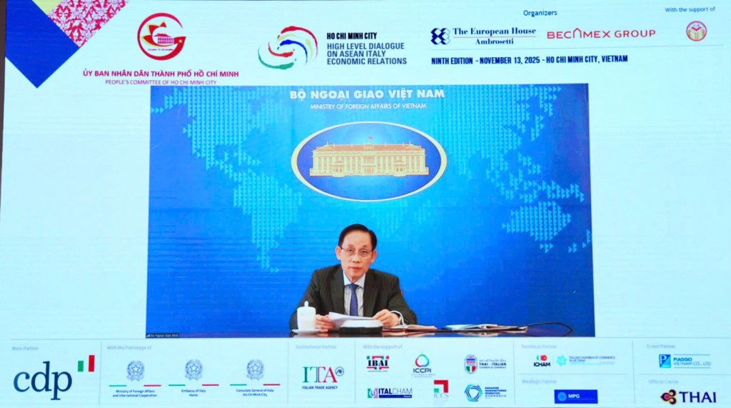 Bộ trưởng Bộ Ngoại giao Lê Hoài Trung phát biểu trực tuyến tại diễn đàn Bộ trưởng Bộ Ngoại giao Lê Hoài Trung phát biểu trực tuyến tại diễn đàn