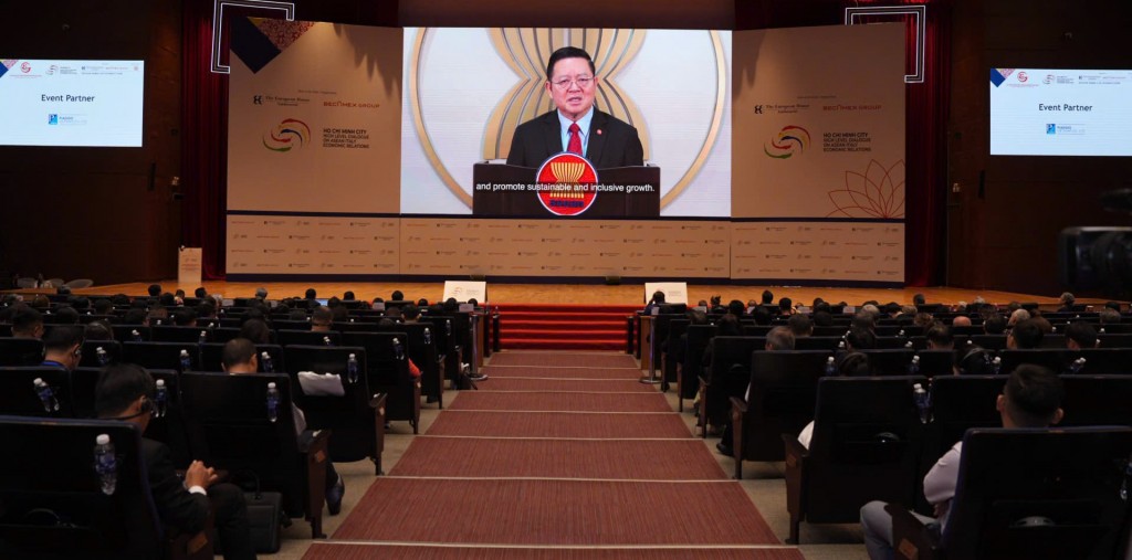 Ngài TS. Kao Kim Hourn – Tổng Thư ký Hiệp hội các quốc gia Đông Nam Á (ASEAN) phát biểu trực tuyến tại diễn đàn Ngài TS. Kao Kim Hourn – Tổng Thư ký Hiệp hội các quốc gia Đông Nam Á (ASEAN) phát biểu trực tuyến tại diễn đàn